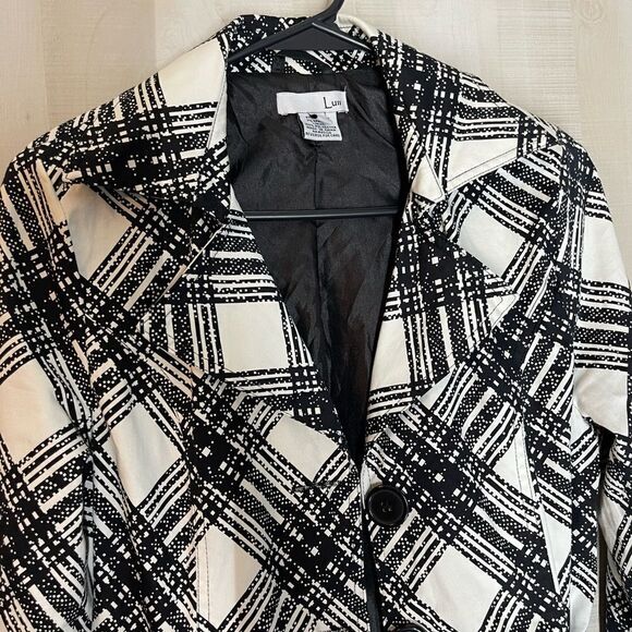 Luii black and white belted jacket, size small - Picture 4 of 10